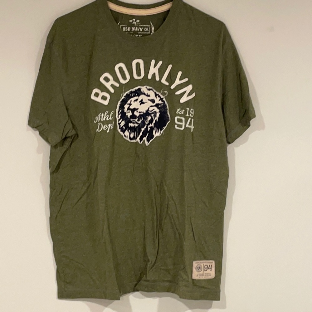 Brooklyn Lion Old Navy tee Size:L Color:Green